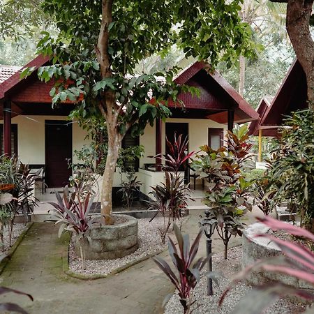 Savithri Inn Cottage Варкала Екстериор снимка