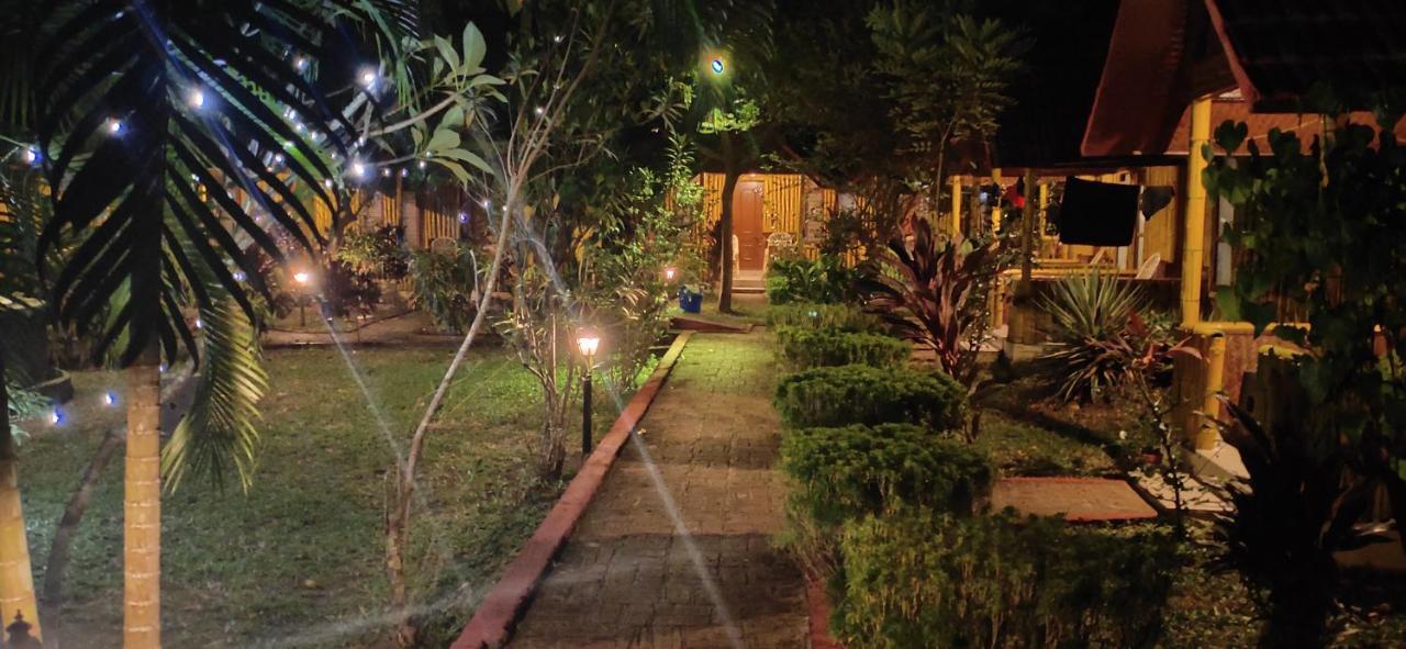Savithri Inn Cottage Варкала Екстериор снимка