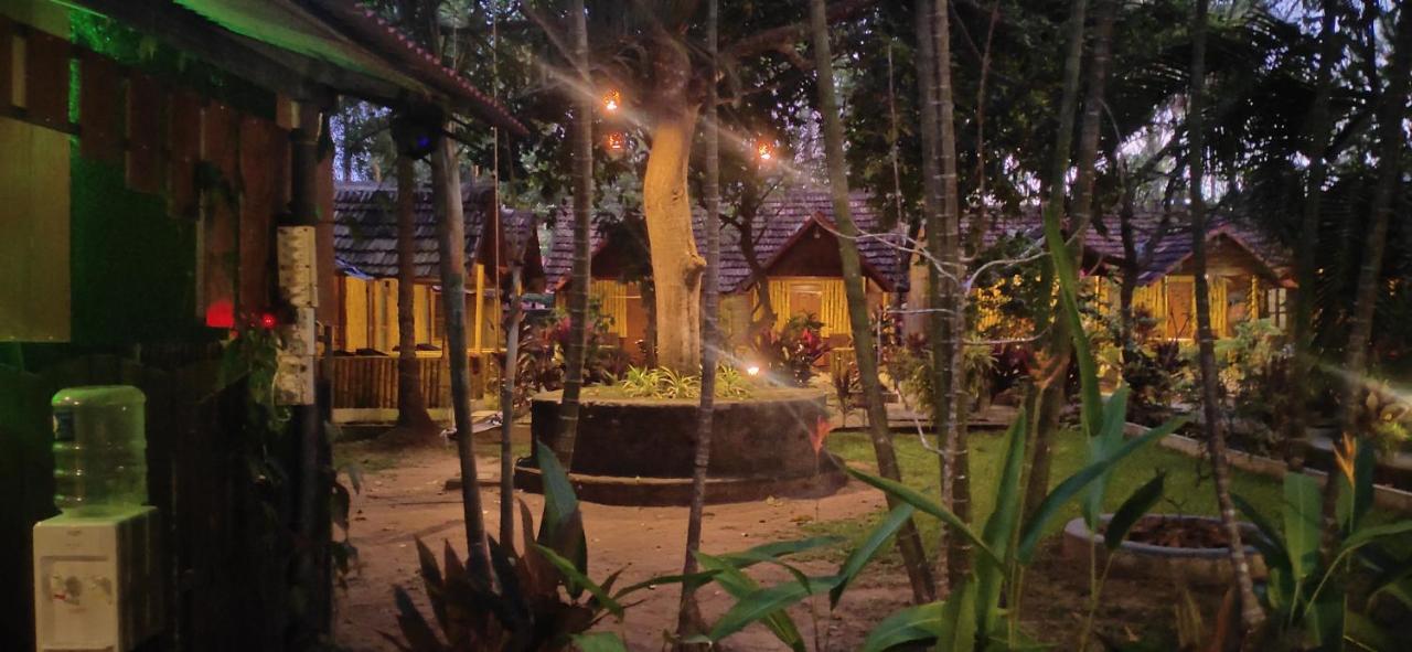 Savithri Inn Cottage Варкала Екстериор снимка