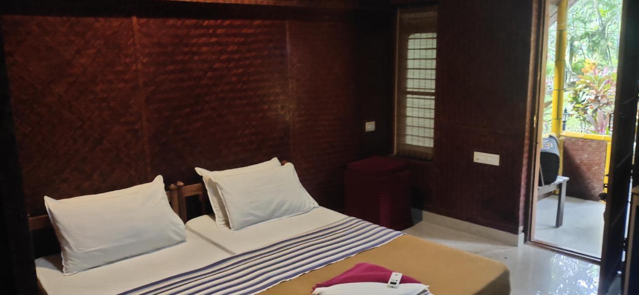 Savithri Inn Cottage Варкала Екстериор снимка