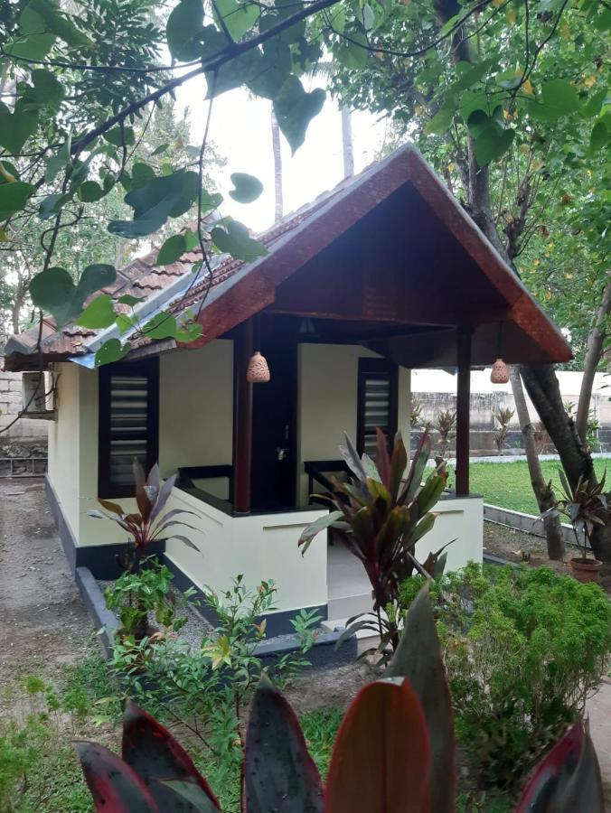 Savithri Inn Cottage Варкала Екстериор снимка