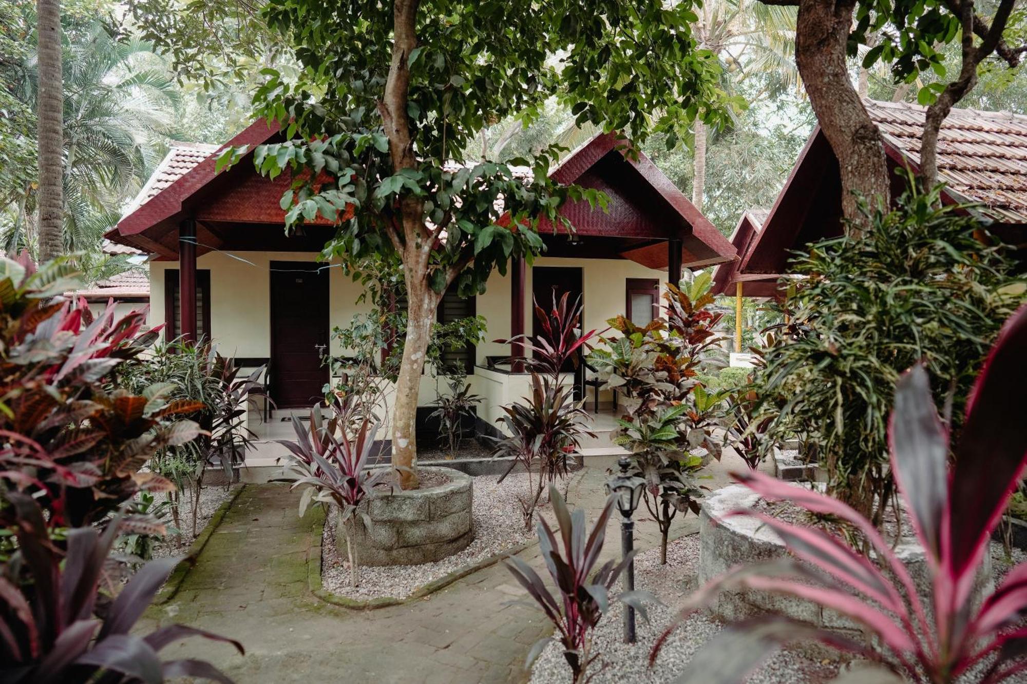 Savithri Inn Cottage Варкала Екстериор снимка