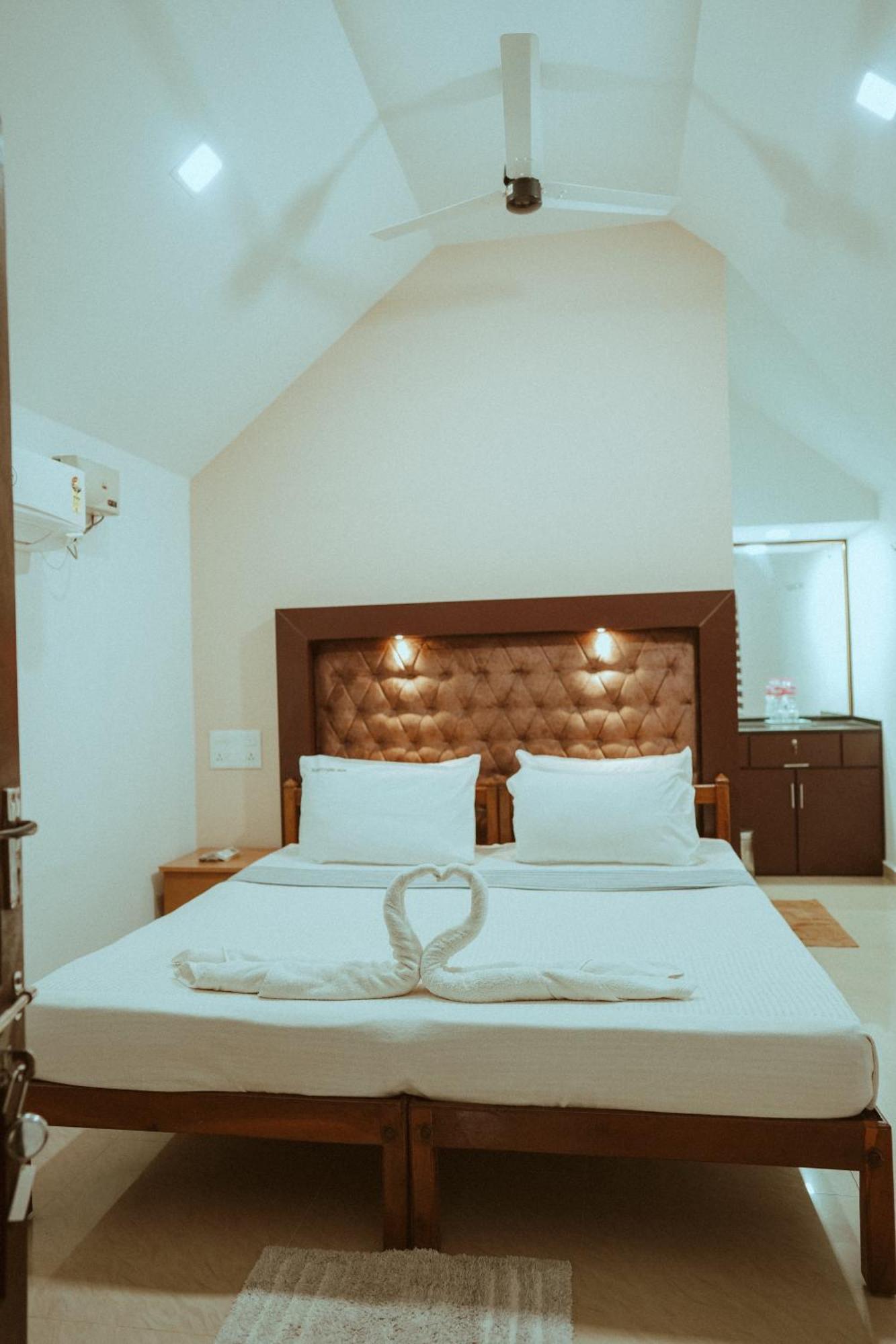Savithri Inn Cottage Варкала Стая снимка